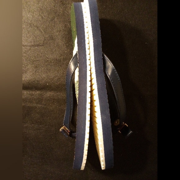 Lindsay Phillips -NWT Switch Flops, Multi Colored Sandals W/ Bow Button Attached - Picture 4 of 9